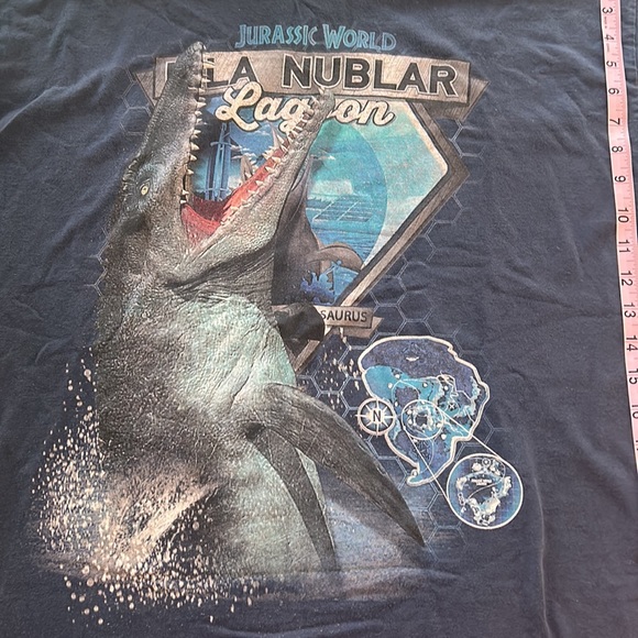 Jurassic World Blue Graphic T-Shirt Isla Nublar Lagoon Universal Studios XL GUC - Picture 16 of 17